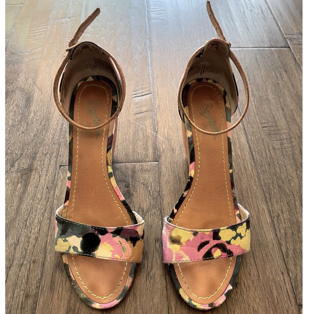 Seychelles Floral Wedges - Size 8